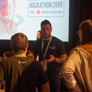 Une vue de la salle du Hackathon 2019.