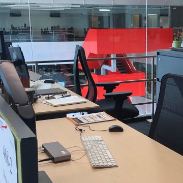 Bureaux dans la nouvelle bâtisse de Radio-Canada.