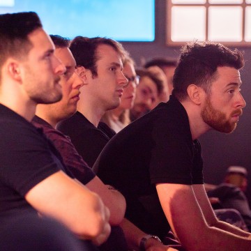 L'équipe UNIT écoute la conférence